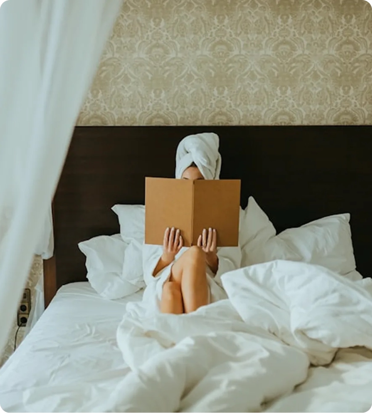 Membre se reposant dans une suite d’hôtel